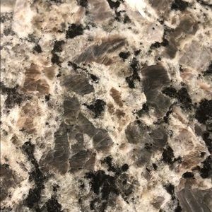 Meet your Posher, Yamil